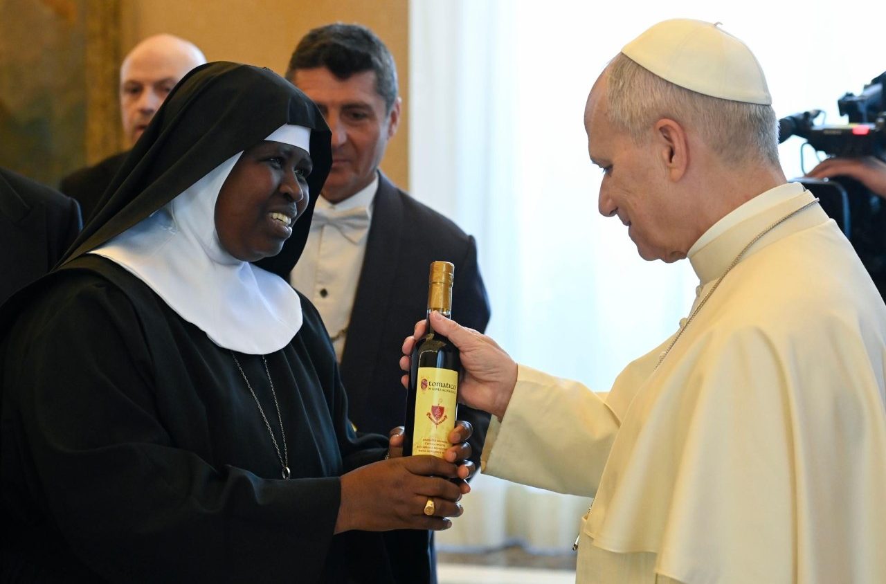 León XIV: que cada monasterio sea una «escuela de servicio»