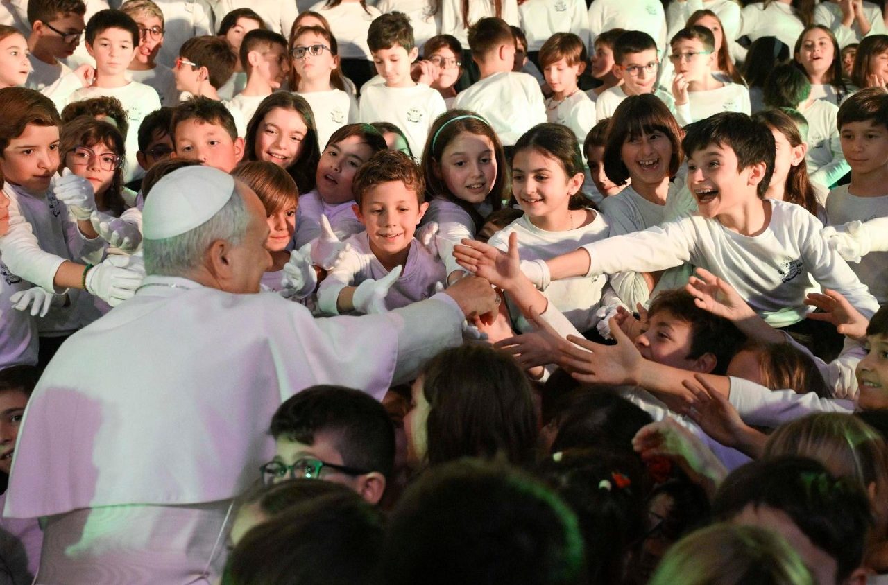 El Papa: Proteger a los menores sin temor al escándalo y con la verdad