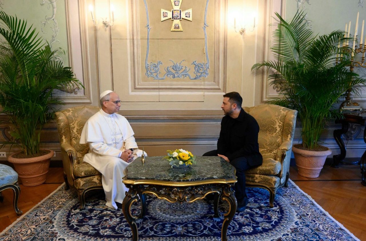 El Papa a Zelensky: Cercanía con los ucranianos, urgente ayuda humanitaria