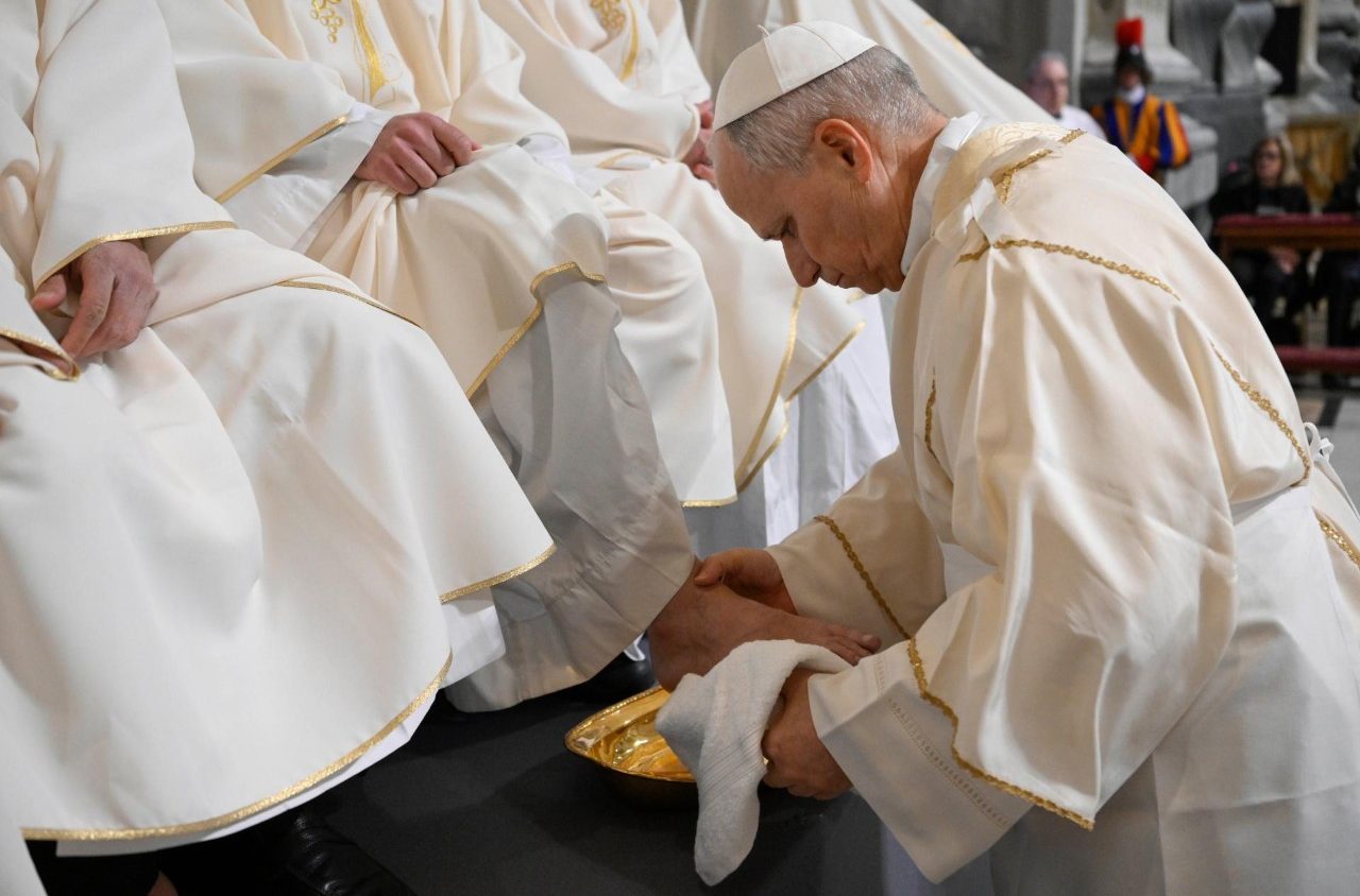 León XIV: El amor de Cristo es gesto y alimento, purifica de las idolatrías y blasfemias