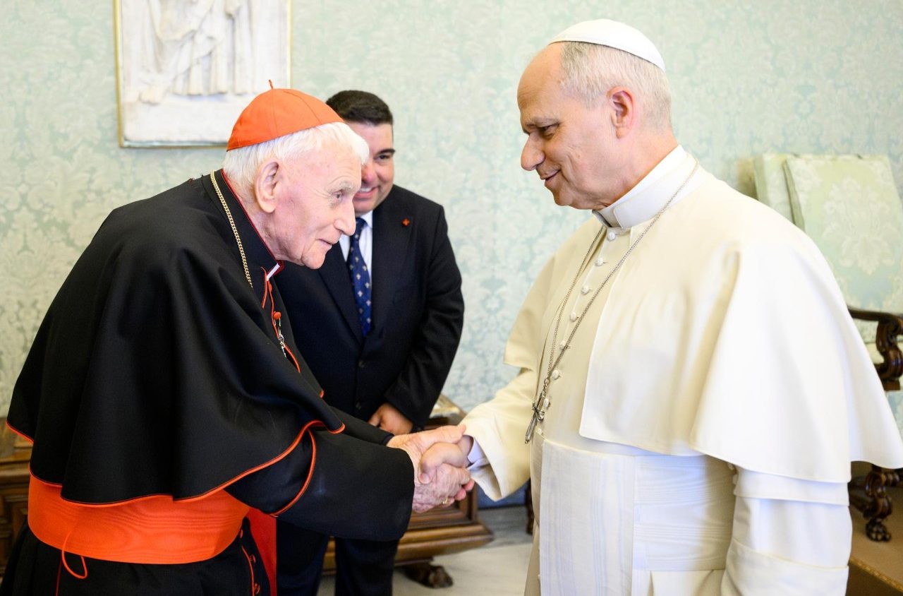 Cardenal Simoni: He regalado al Papa una reliquia de los mártires albaneses
