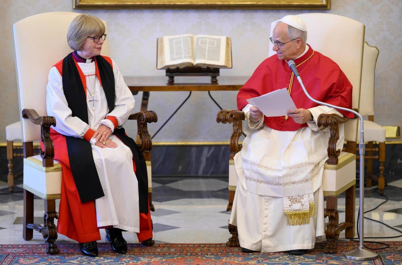 El Papa: Anglicanos y católicos deben seguir trabajando para superar las diferencias