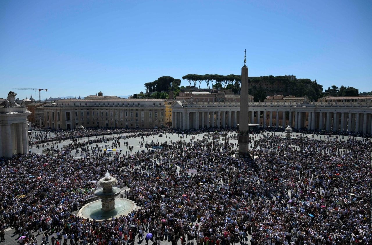 El Papa: El Buen Pastor no viene a robarnos nada, al contrario, multiplica la vida