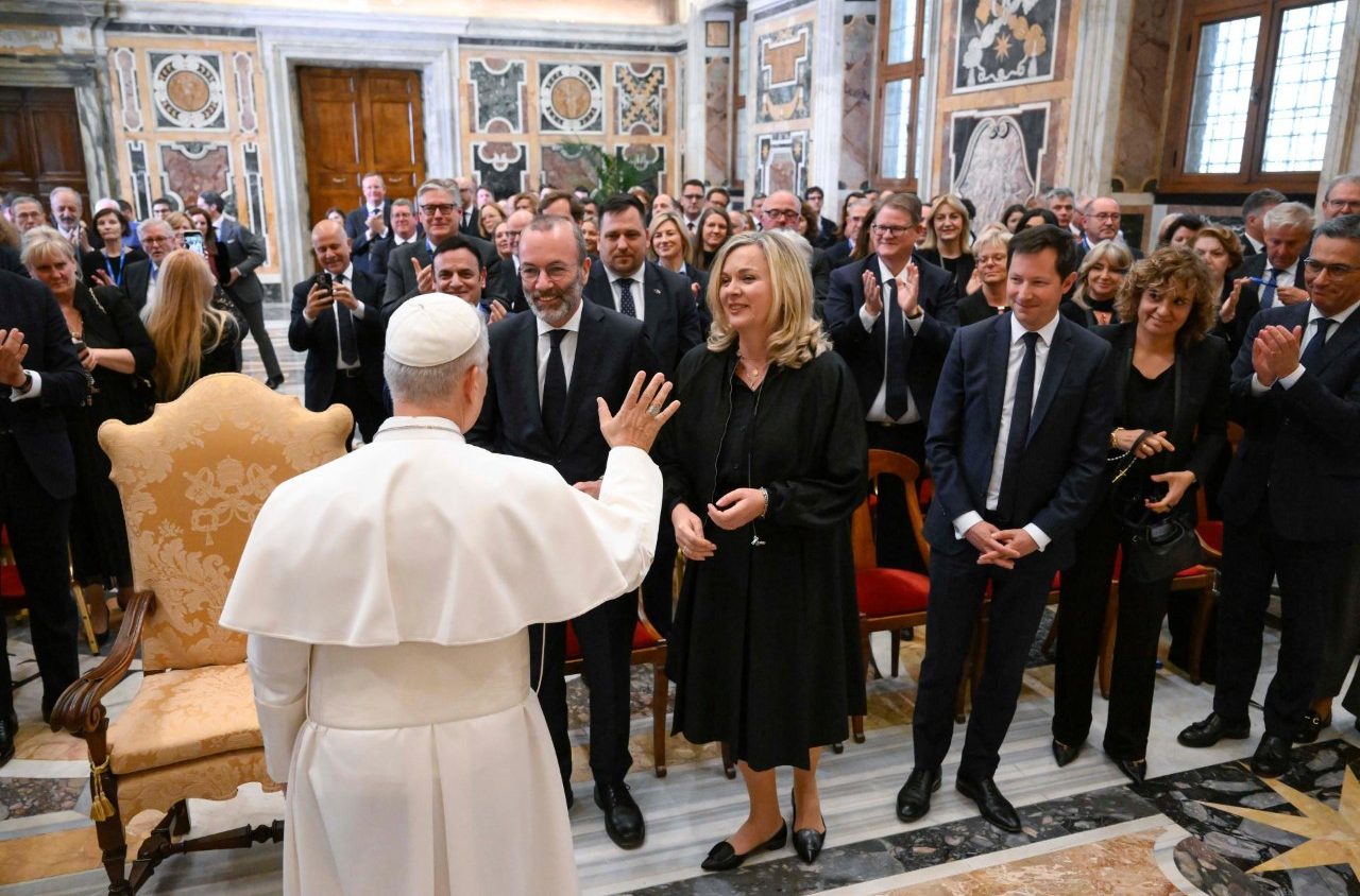 El Papa pide al Partido Popular Europeo  volver a poner al pueblo en el centro