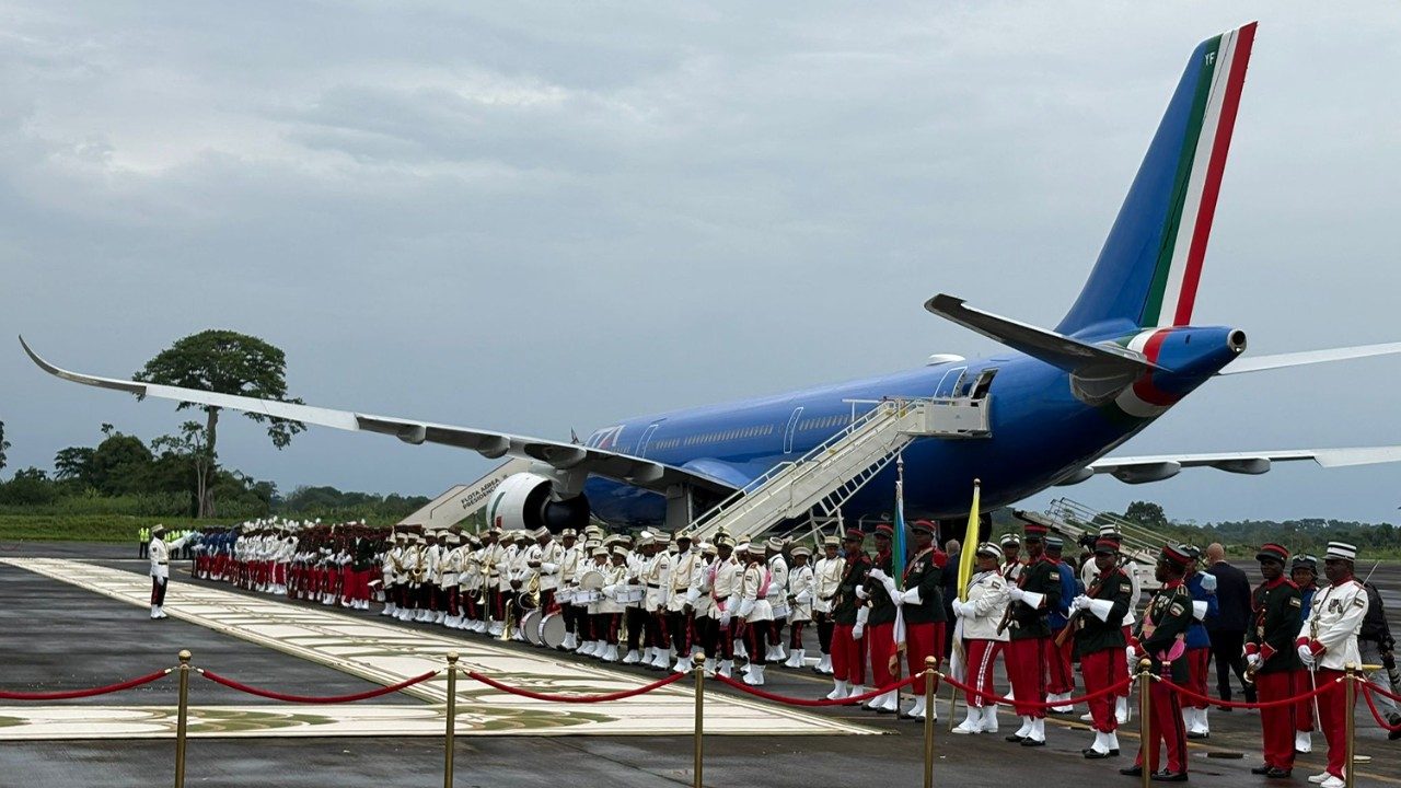 León XIV abandona Guinea Ecuatorial, concluye el viaje apostólico por África