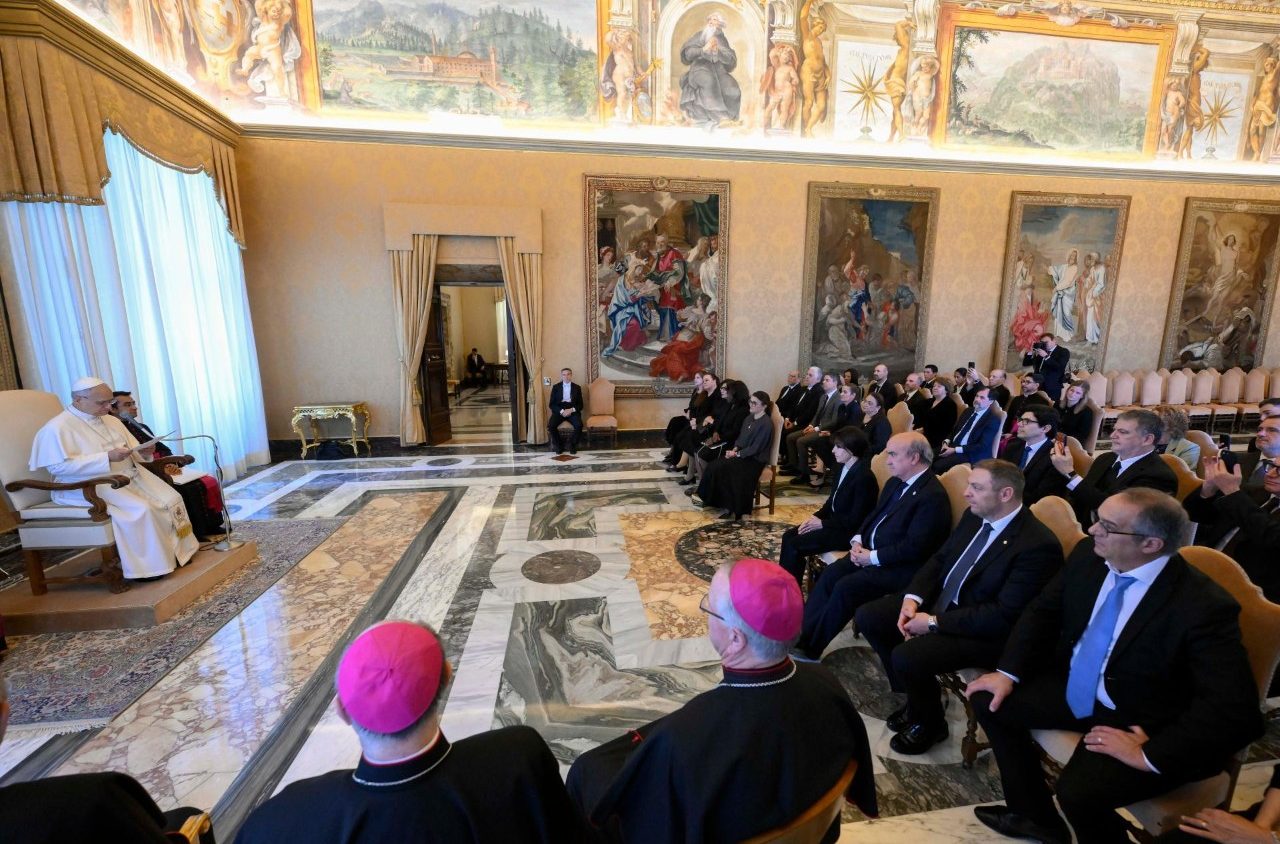 El Papa: La educación está llamada hoy a redescubrirse