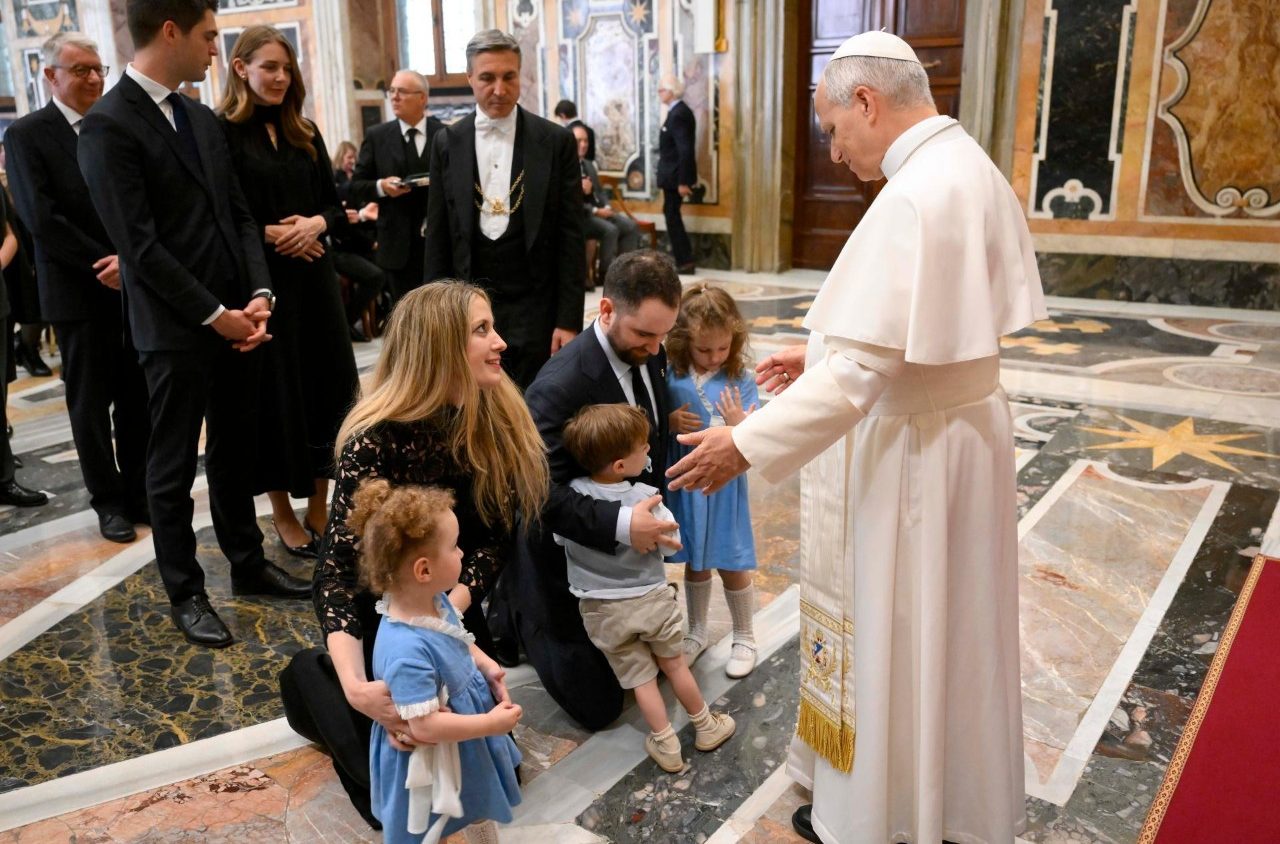 El Papa: los hijos son el futuro, desafío demográfico crucial para Europa