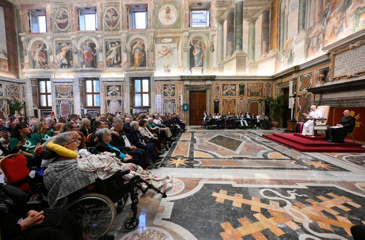 El Papa: Que nadie se quede solo, gestos de cuidado ante la cultura de la muerte