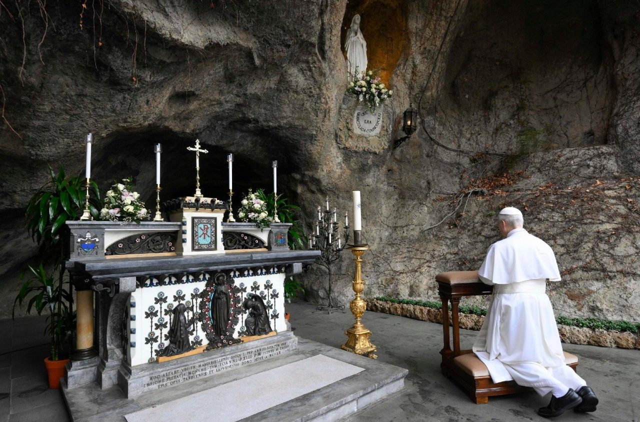 El Papa reza el Rosario por la paz junto con los santuarios del mundo