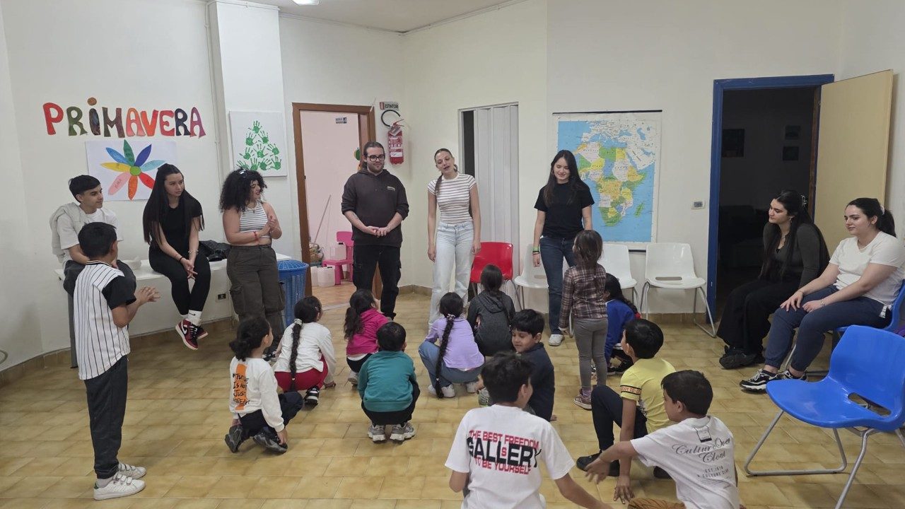 Nápoles: desde la Escuela de la Paz de Scampia, un mensaje de hermandad para el Papa
