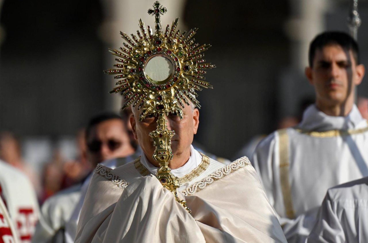 Corpus Christi, el Papa: «Que las procesiones sean un valiente testimonio de fe»
