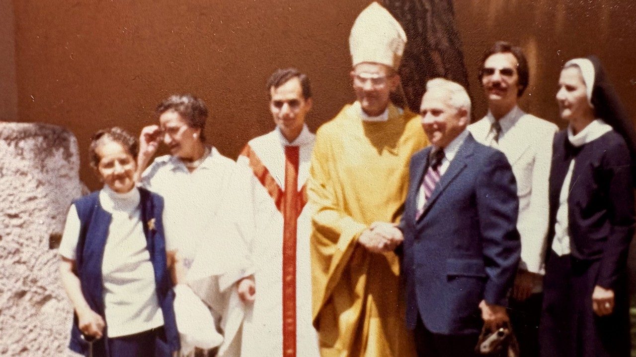 El 19 de junio de 1982, Robert Prevost fue ordenado sacerdote