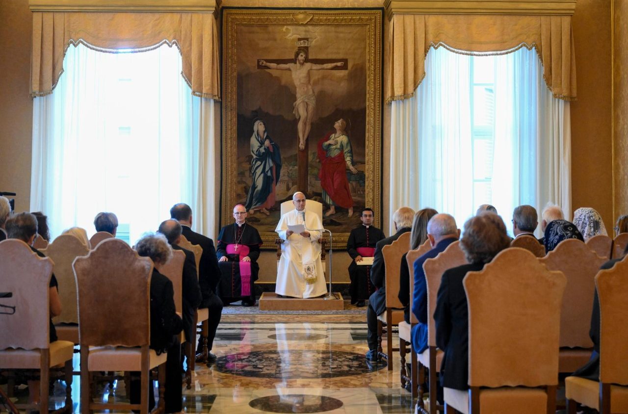 El Papa: En un mundo dividido, sean un faro de esperanza