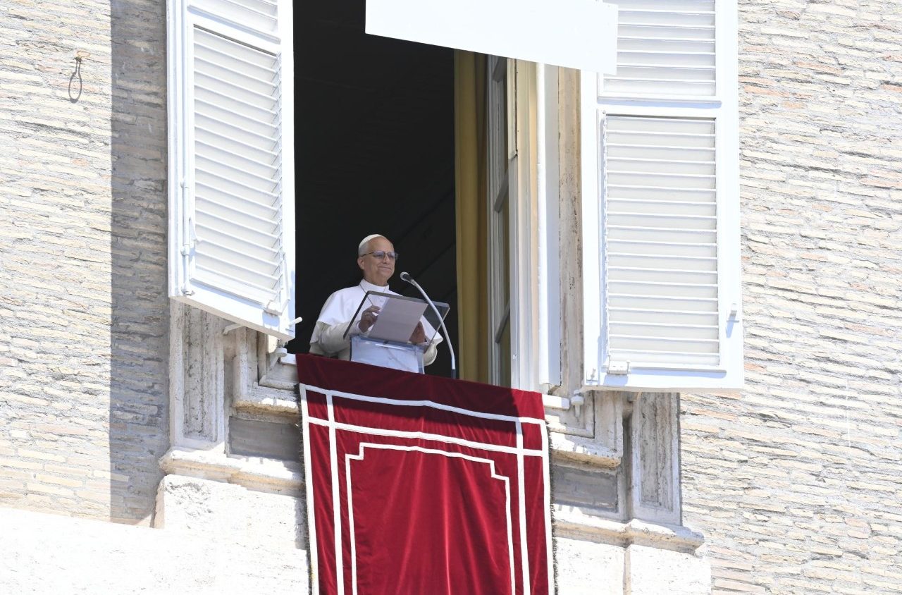 El Papa: En un mundo obsesionado por el poseer Jesús nos invita a la entrega