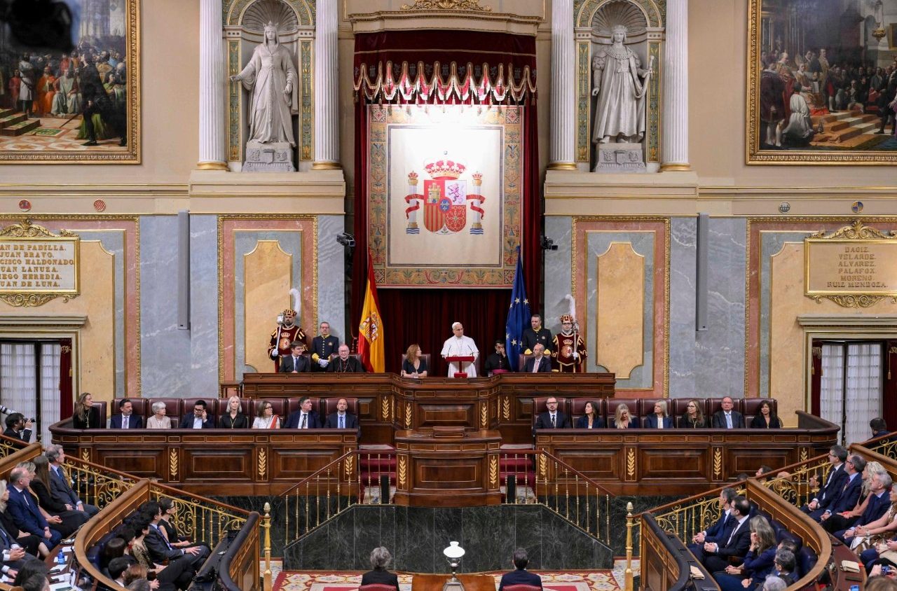 León XIV pide en el Congreso proteger toda vida humana y fortalecer el bien común