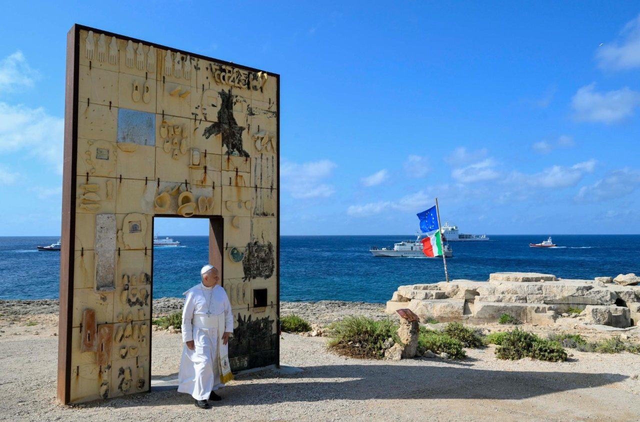 De Francisco a León XIV en Lampedusa, puerta de entrada de los migrantes