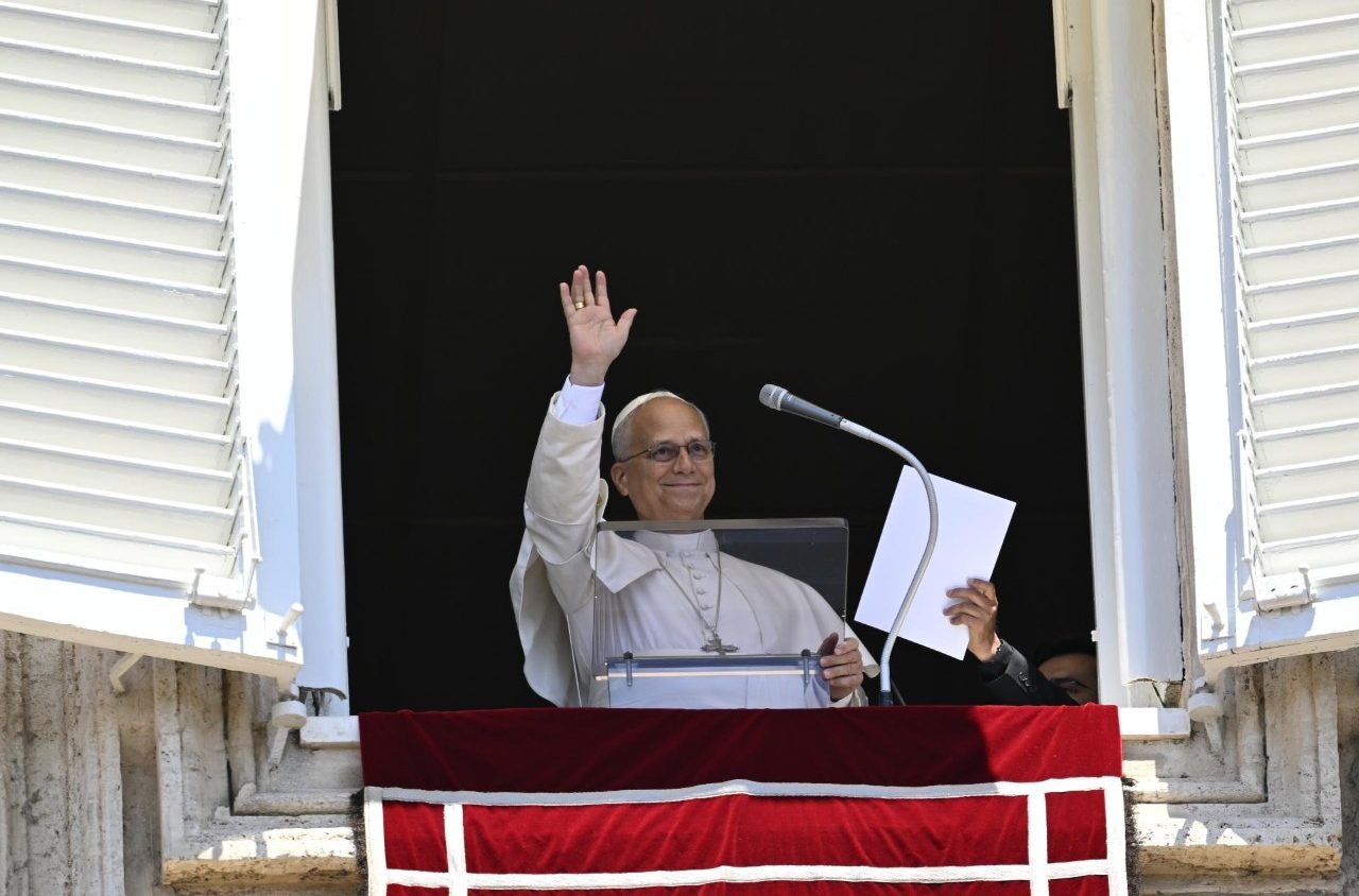 El Papa en el ángelus: Sólo en la cruz de Jesús se redime el mal