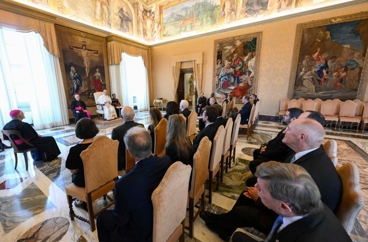 El Papa a la Sociedad de San Vicente de Paúl: La oración y la justicia social son inseparables
