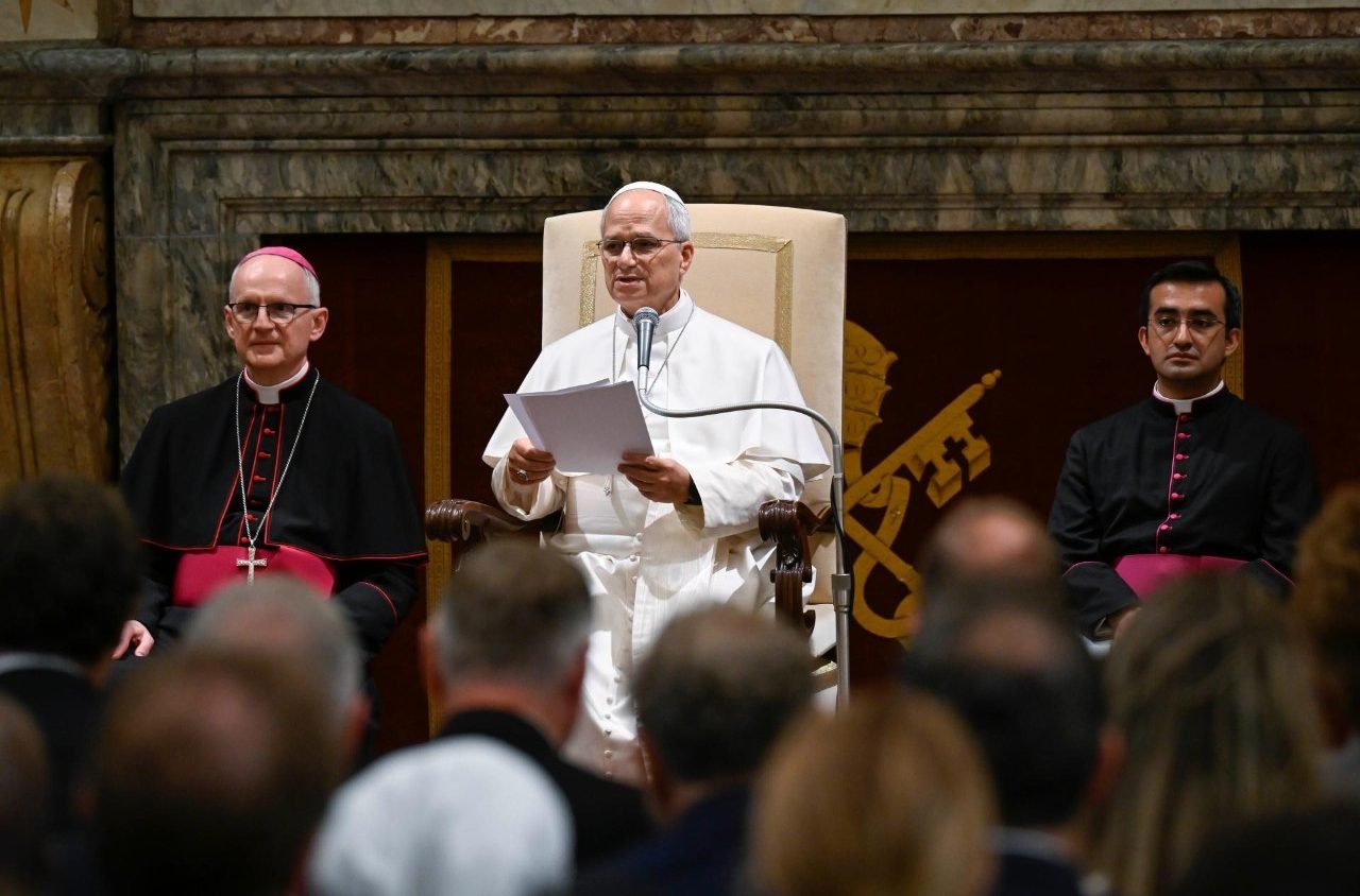 El Papa: el mundo no necesita una inteligencia artificial que disminuya la humanidad