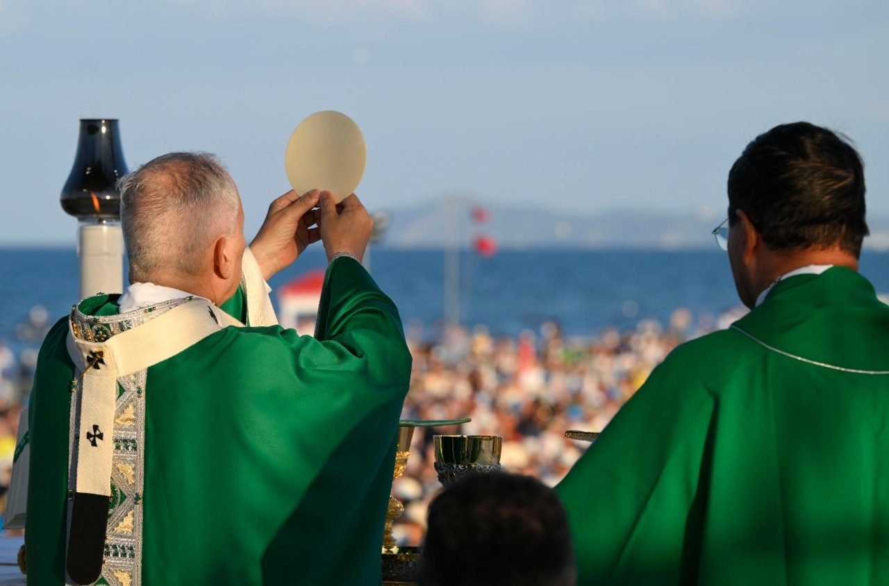 El Papa: El mundo ofrece caos y evasión cuando el bienestar reside en nosotros mismos