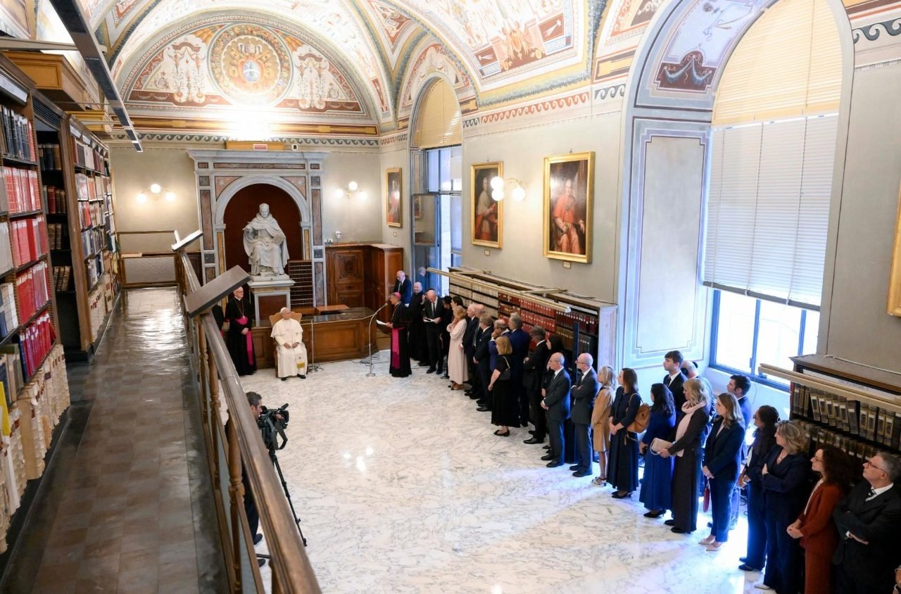 El Papa: Dar testimonio de la antigua y nueva apertura cultural de la Iglesia