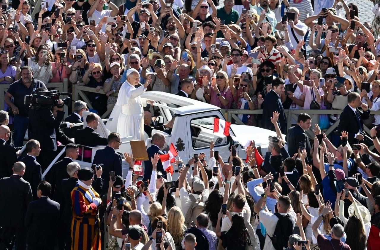 El Papa: El auténtico progreso está orientado a la caridad y la defensa de la dignidad