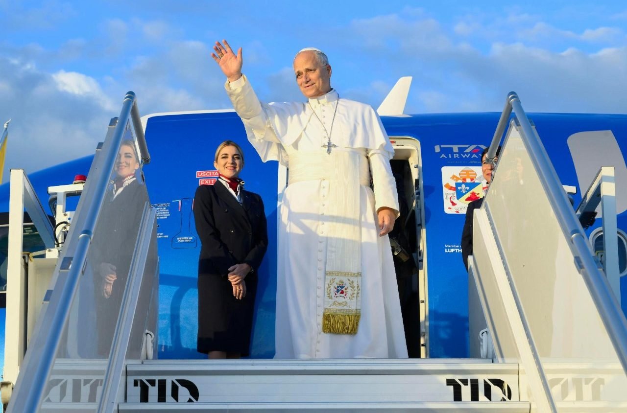 El Papa León XIV llegó a Francia, inició su V Viaje Apostólico