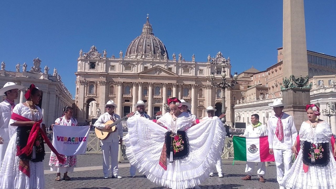La riqueza cultural de Veracruz llega a la Plaza de San Pedro ante el Papa León XIV