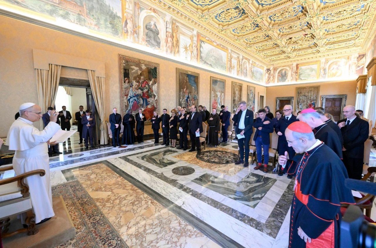 El Papa a los artistas: El arte custodia “la chispa de lo humano”