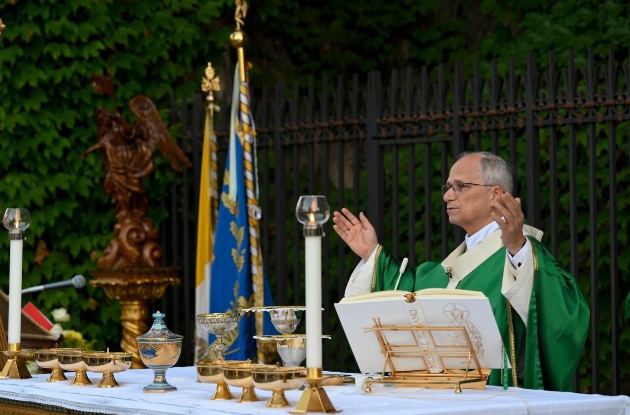 El Papa a los gendarmes: Que vuestra mejor insignia sea un corazón que protege