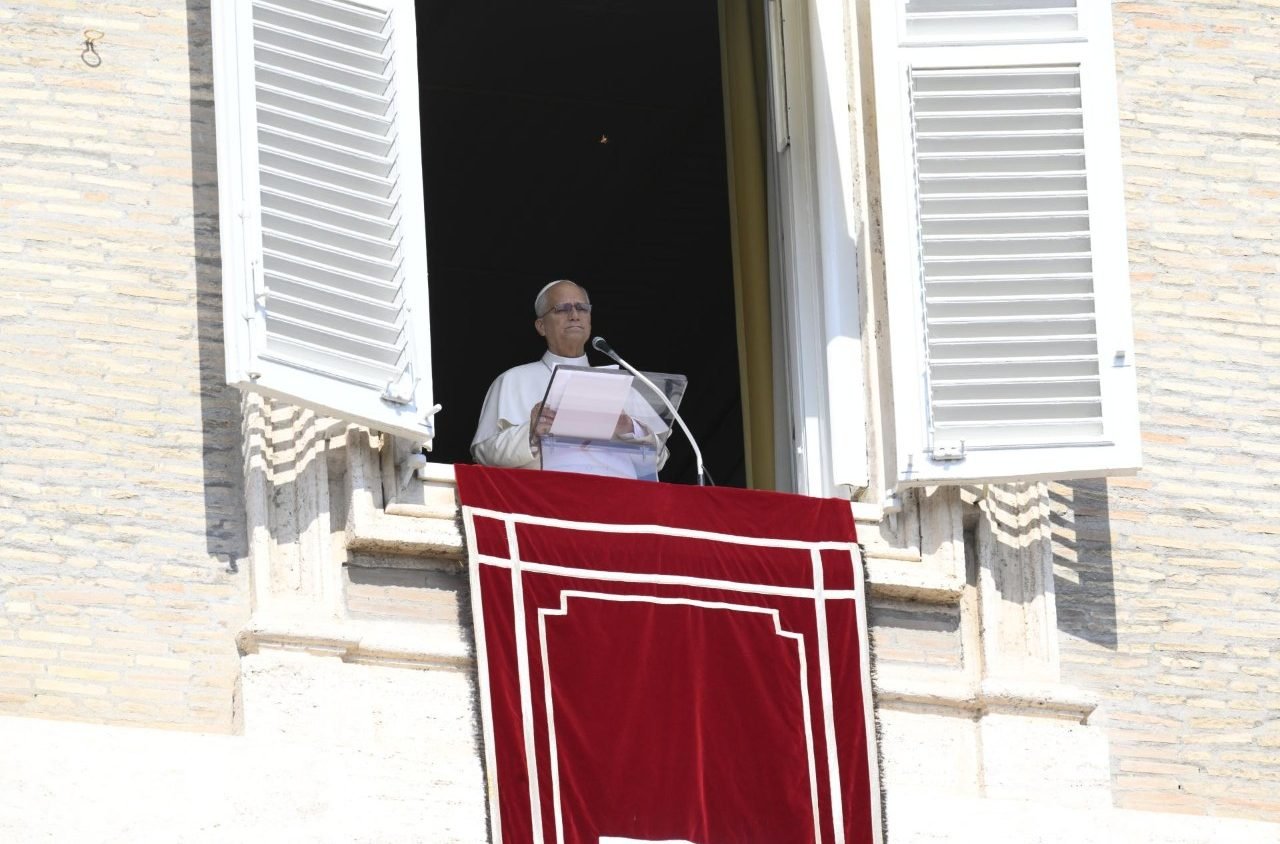 El Papa: Invoquemos a María para que los pueblos sean liberados de la guerra