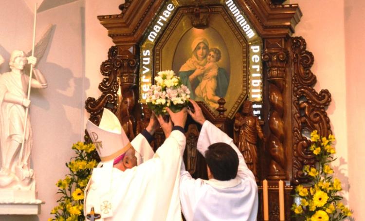 Coronación de la imagen de la Virgen de Schoenstatt en el santuario mendocino